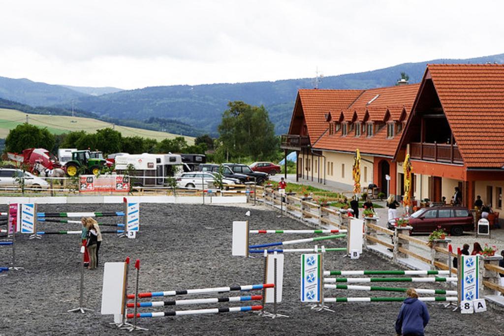 Hotel Farma Vysoka Chrastava エクステリア 写真